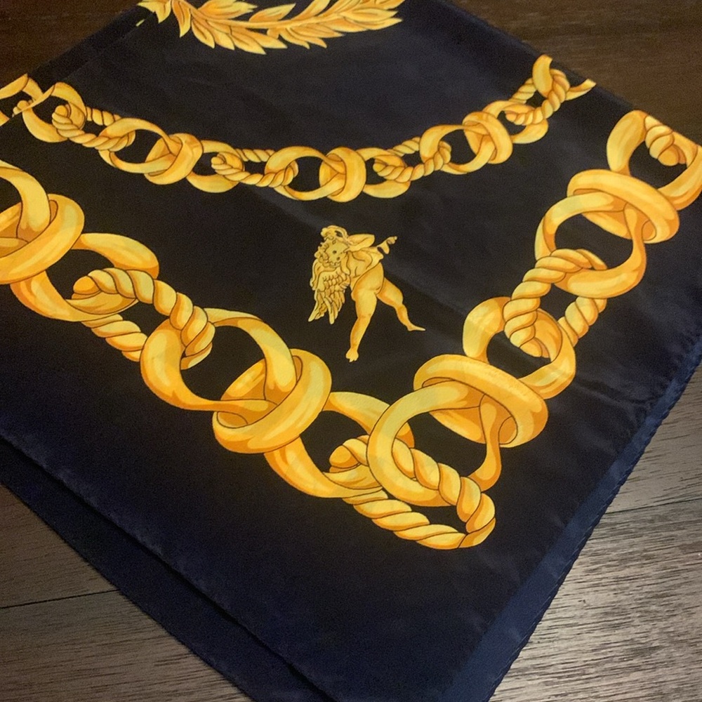 Versace scarf - Picture 7 of 11